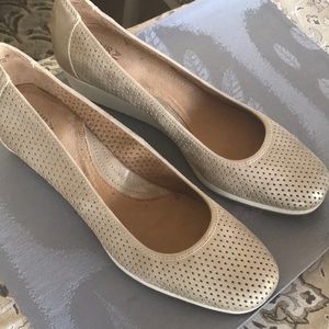 Naturalizer small-wedge slip on shoes